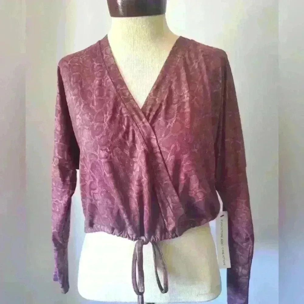 Evolution and creation slightly cropped top  size xs